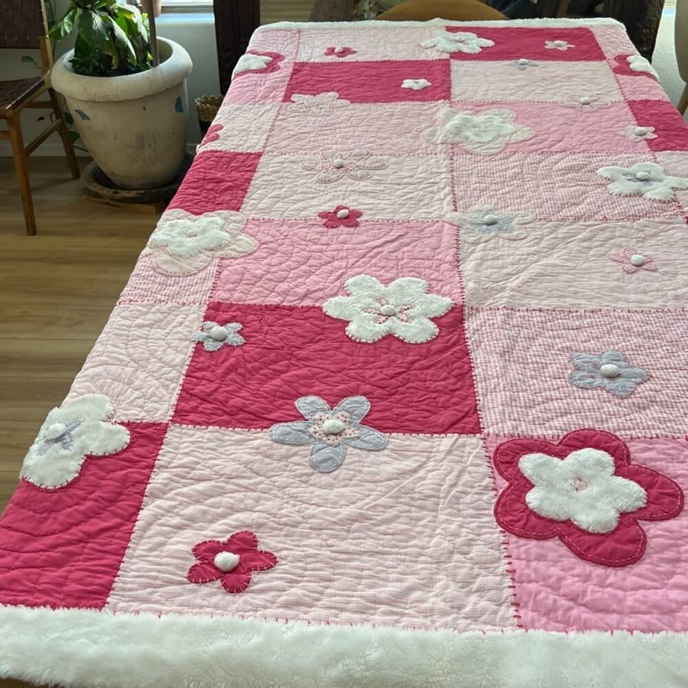 Pottery Barn Kids Quilt Blanket Pink White Flower Patch Fur Trim 86.5" x 70" Vtg